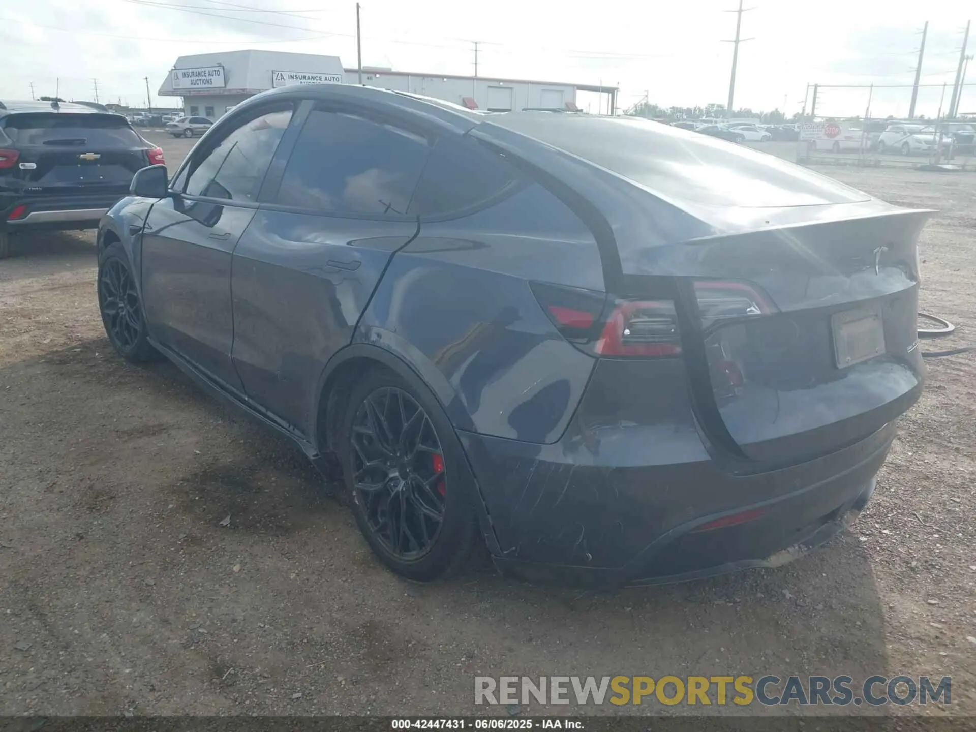 3 Photograph of a damaged car 7SAYGDEF0NF451671 TESLA MODEL Y 2022