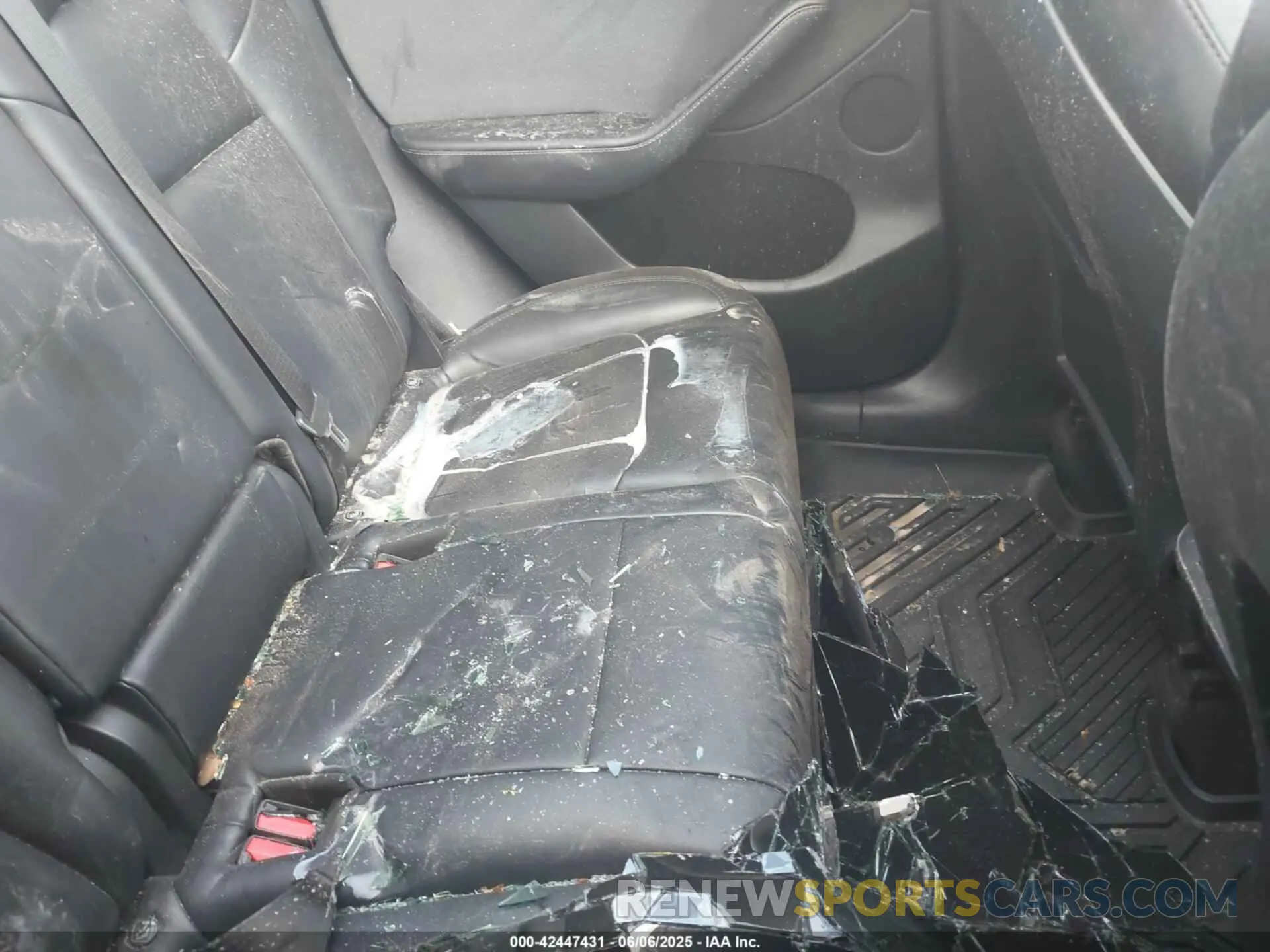 8 Photograph of a damaged car 7SAYGDEF0NF451671 TESLA MODEL Y 2022