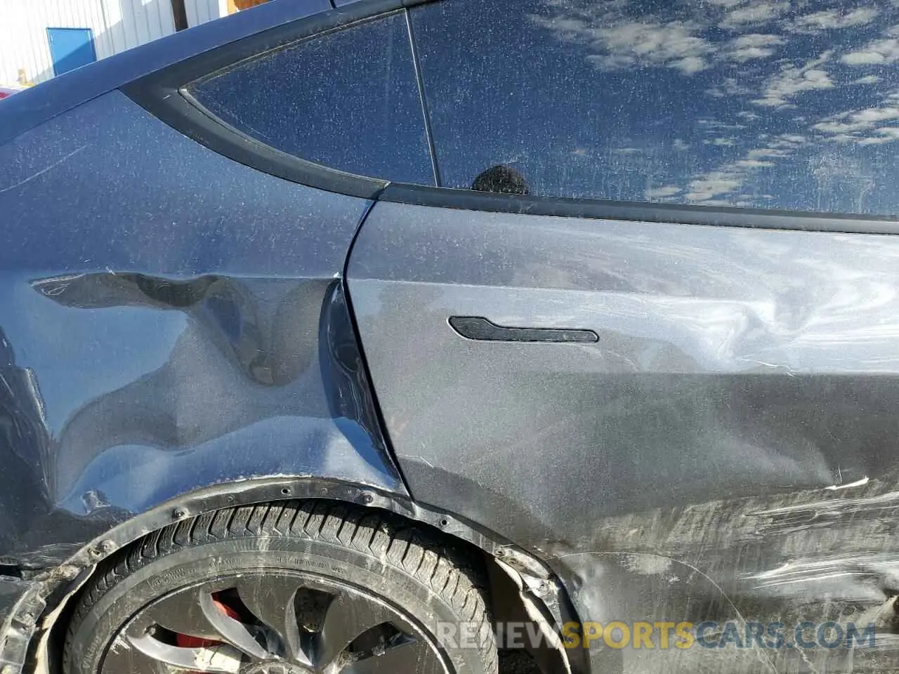 11 Photograph of a damaged car 7SAYGDEF0NF452111 TESLA MODEL Y 2022