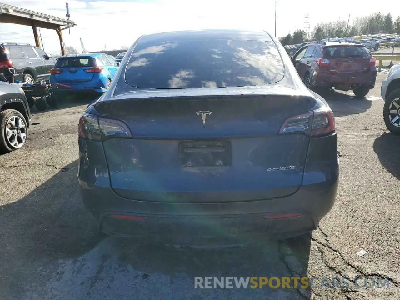 6 Photograph of a damaged car 7SAYGDEF0NF452111 TESLA MODEL Y 2022