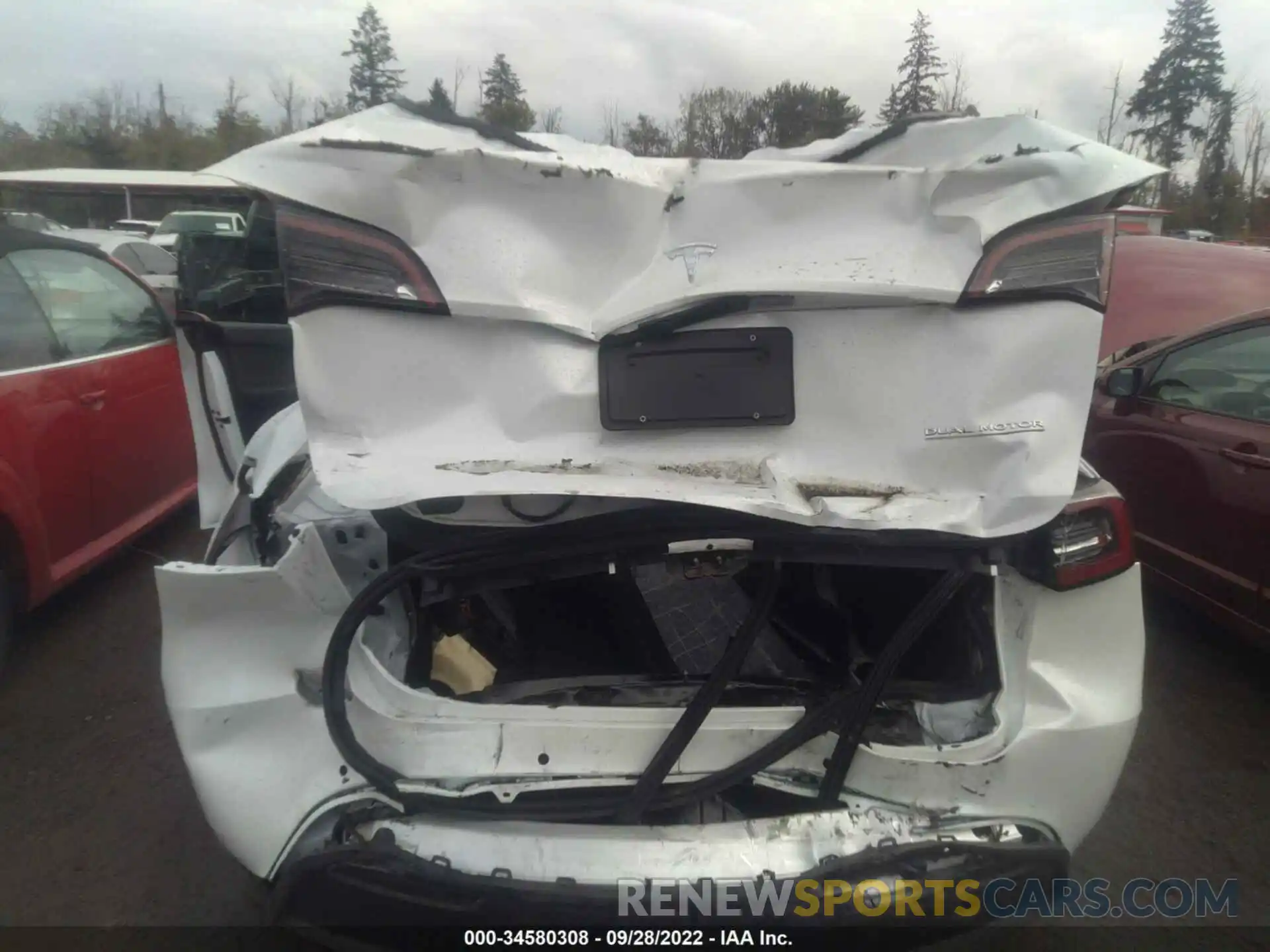 6 Photograph of a damaged car 7SAYGDEF0NF463724 TESLA MODEL Y 2022