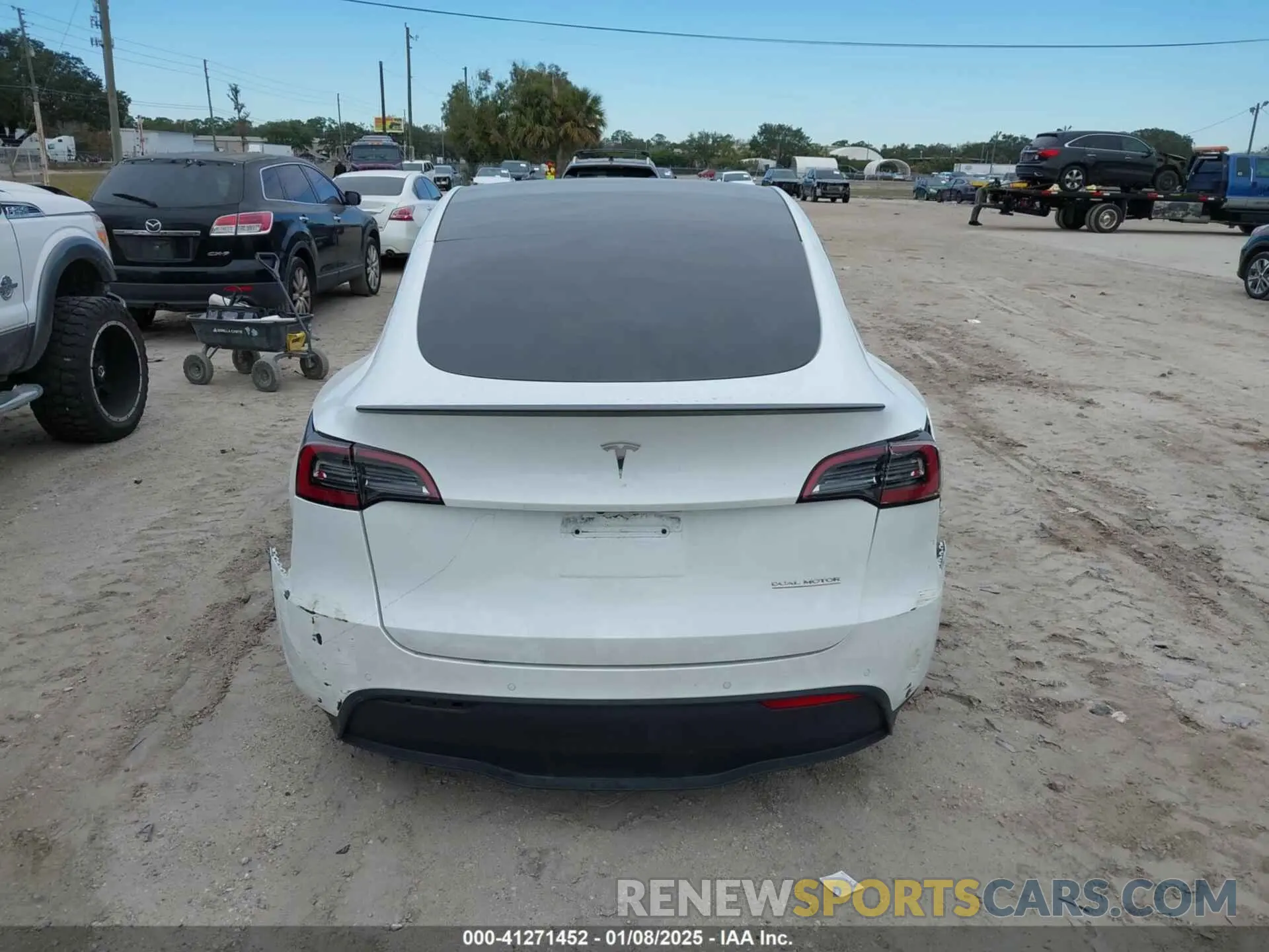16 Photograph of a damaged car 7SAYGDEF0NF468566 TESLA MODEL Y 2022