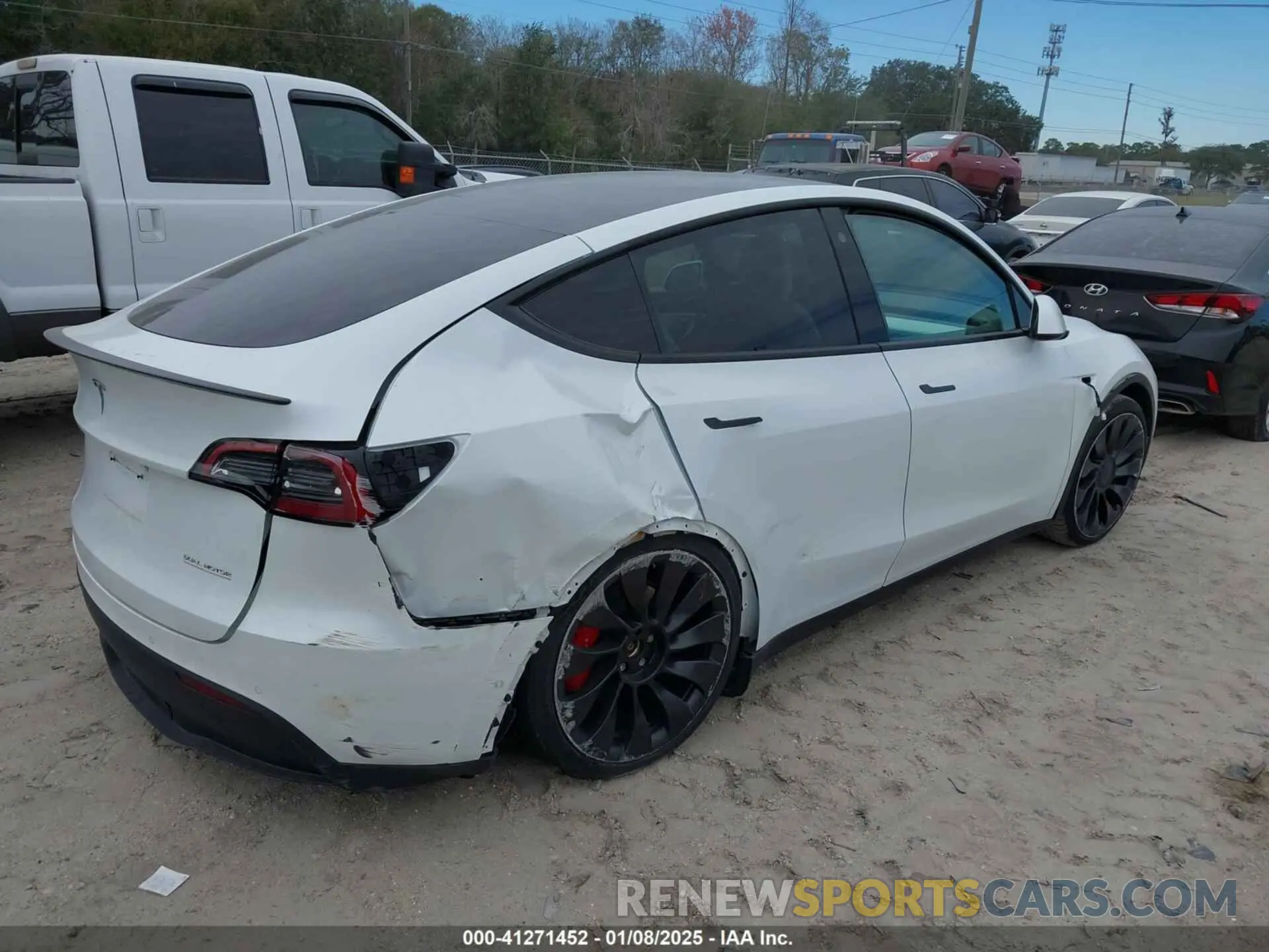 19 Photograph of a damaged car 7SAYGDEF0NF468566 TESLA MODEL Y 2022