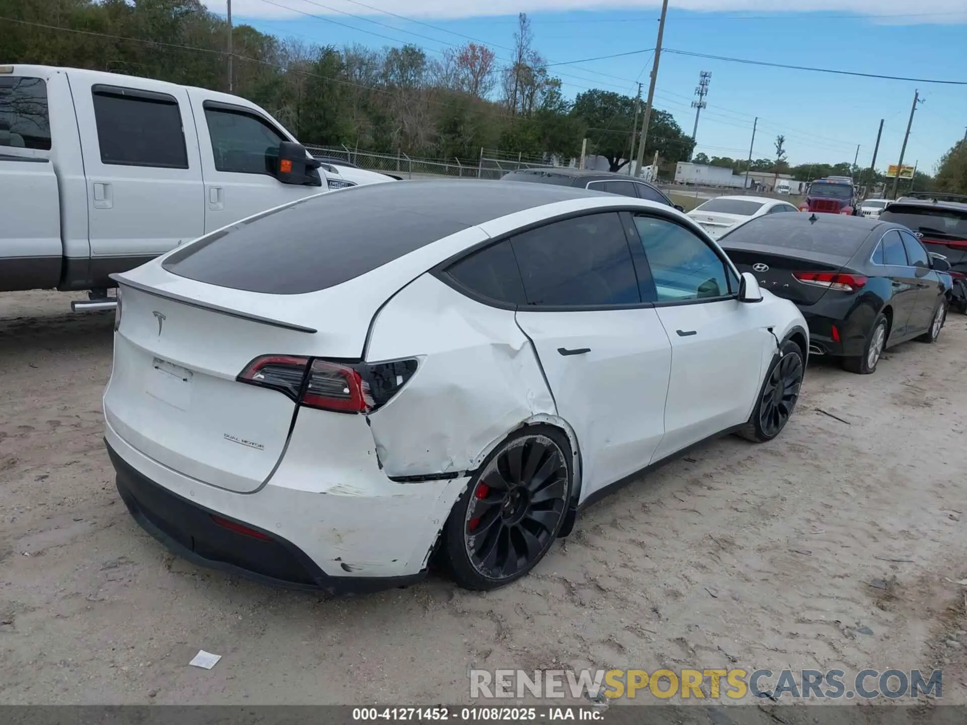 4 Photograph of a damaged car 7SAYGDEF0NF468566 TESLA MODEL Y 2022