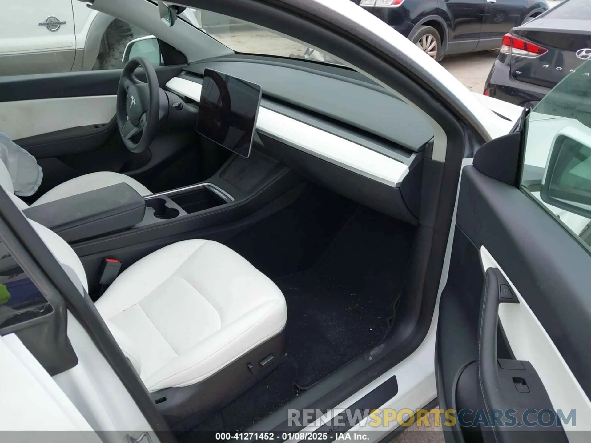 5 Photograph of a damaged car 7SAYGDEF0NF468566 TESLA MODEL Y 2022