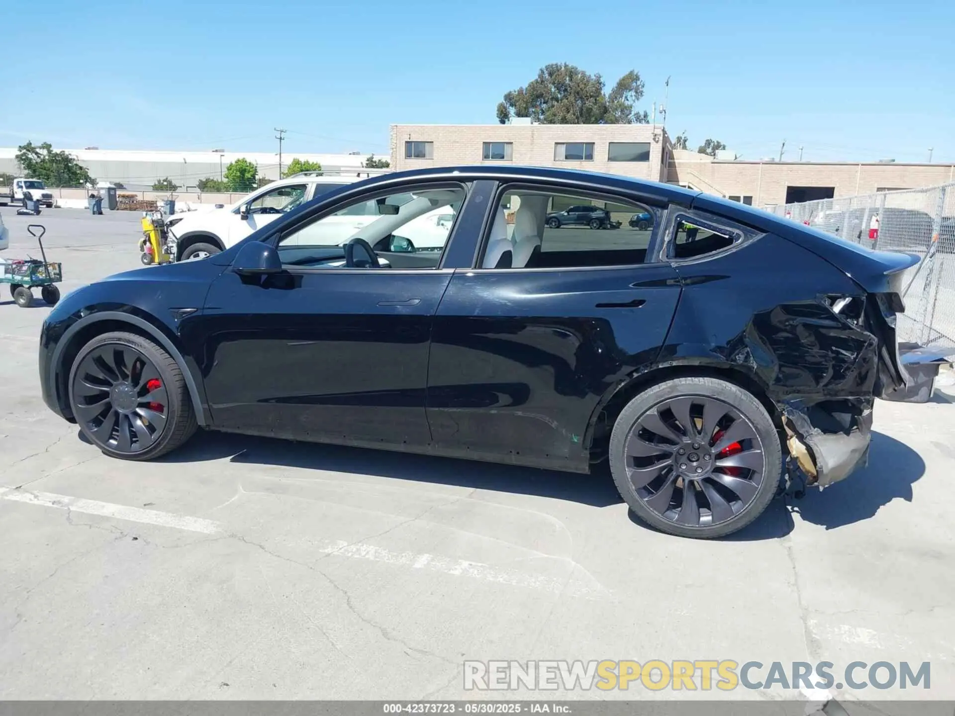 14 Photograph of a damaged car 7SAYGDEF0NF490213 TESLA MODEL Y 2022