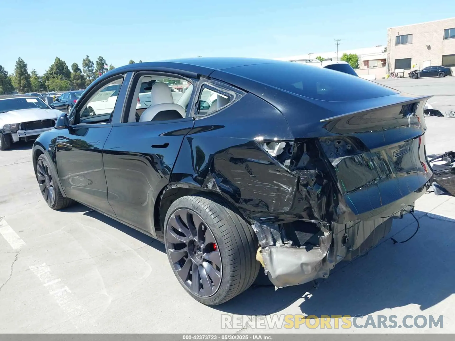 3 Photograph of a damaged car 7SAYGDEF0NF490213 TESLA MODEL Y 2022