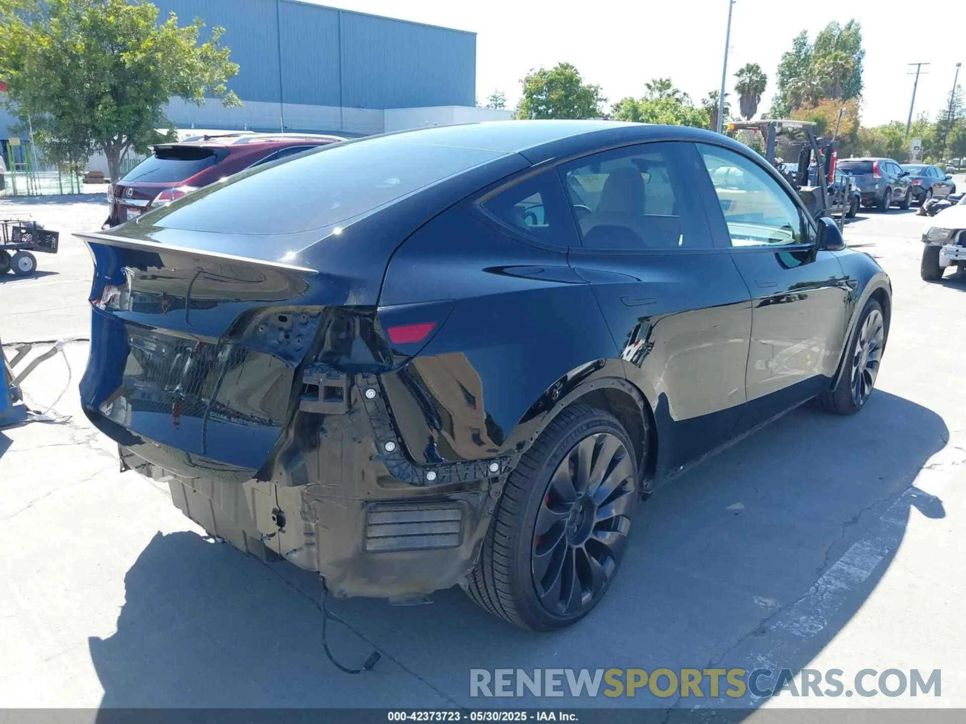 4 Photograph of a damaged car 7SAYGDEF0NF490213 TESLA MODEL Y 2022