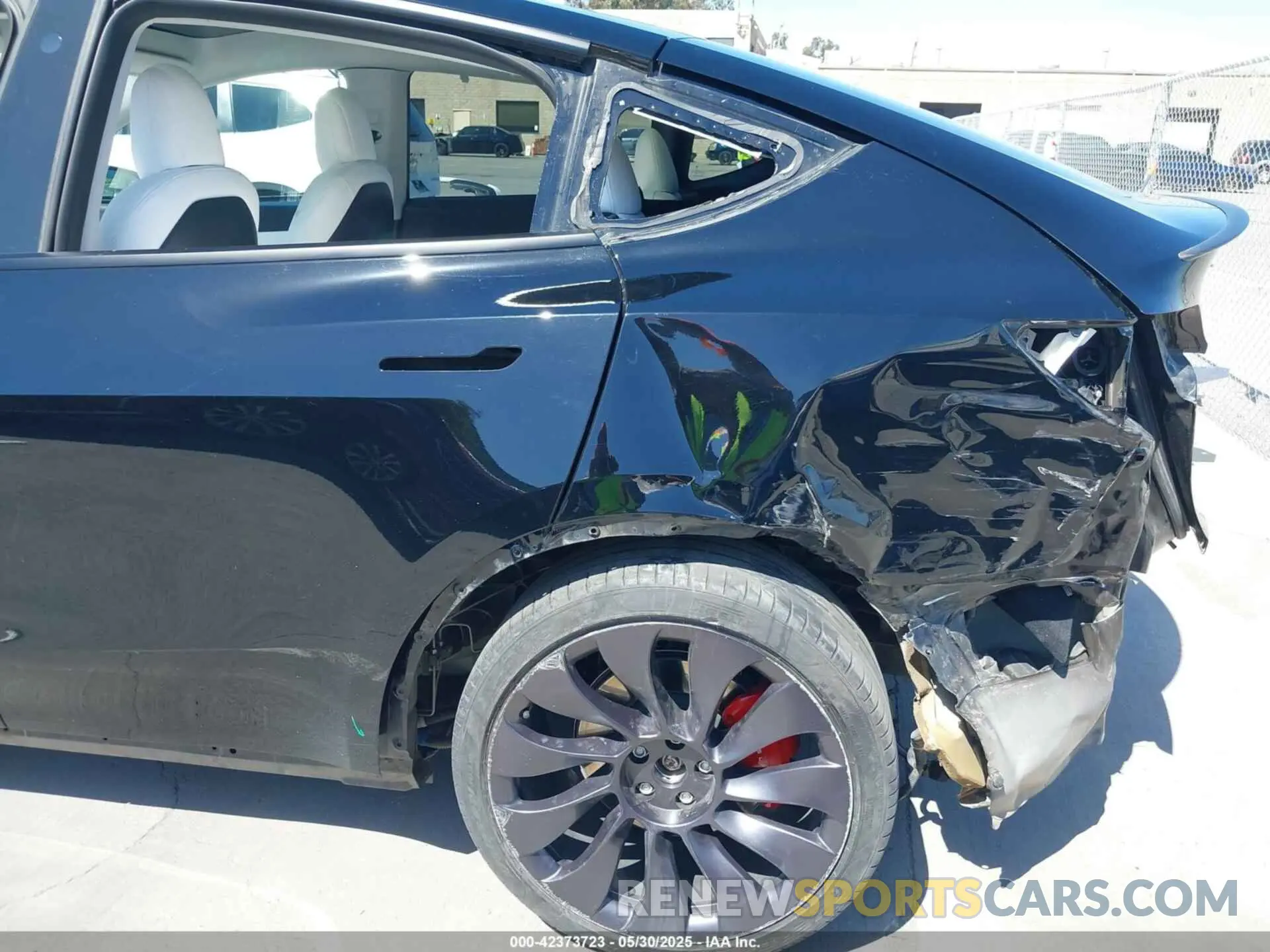 6 Photograph of a damaged car 7SAYGDEF0NF490213 TESLA MODEL Y 2022