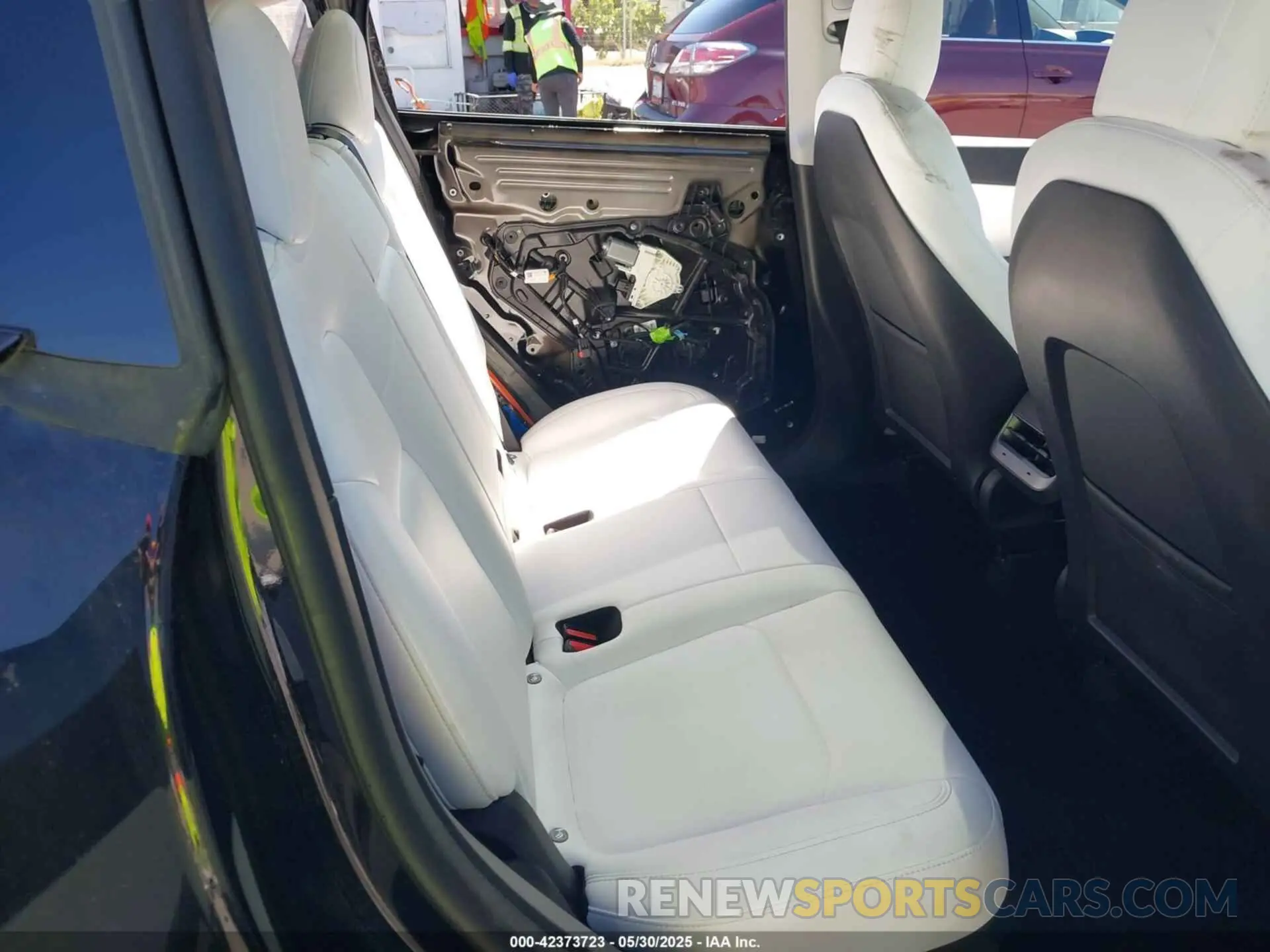 8 Photograph of a damaged car 7SAYGDEF0NF490213 TESLA MODEL Y 2022