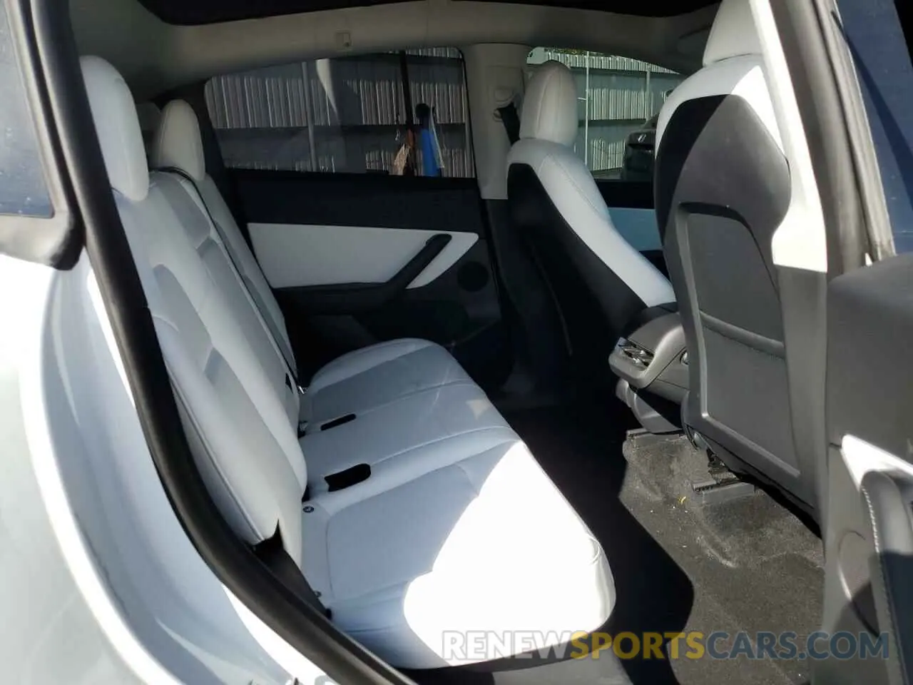 10 Photograph of a damaged car 7SAYGDEF0NF493807 TESLA MODEL Y 2022
