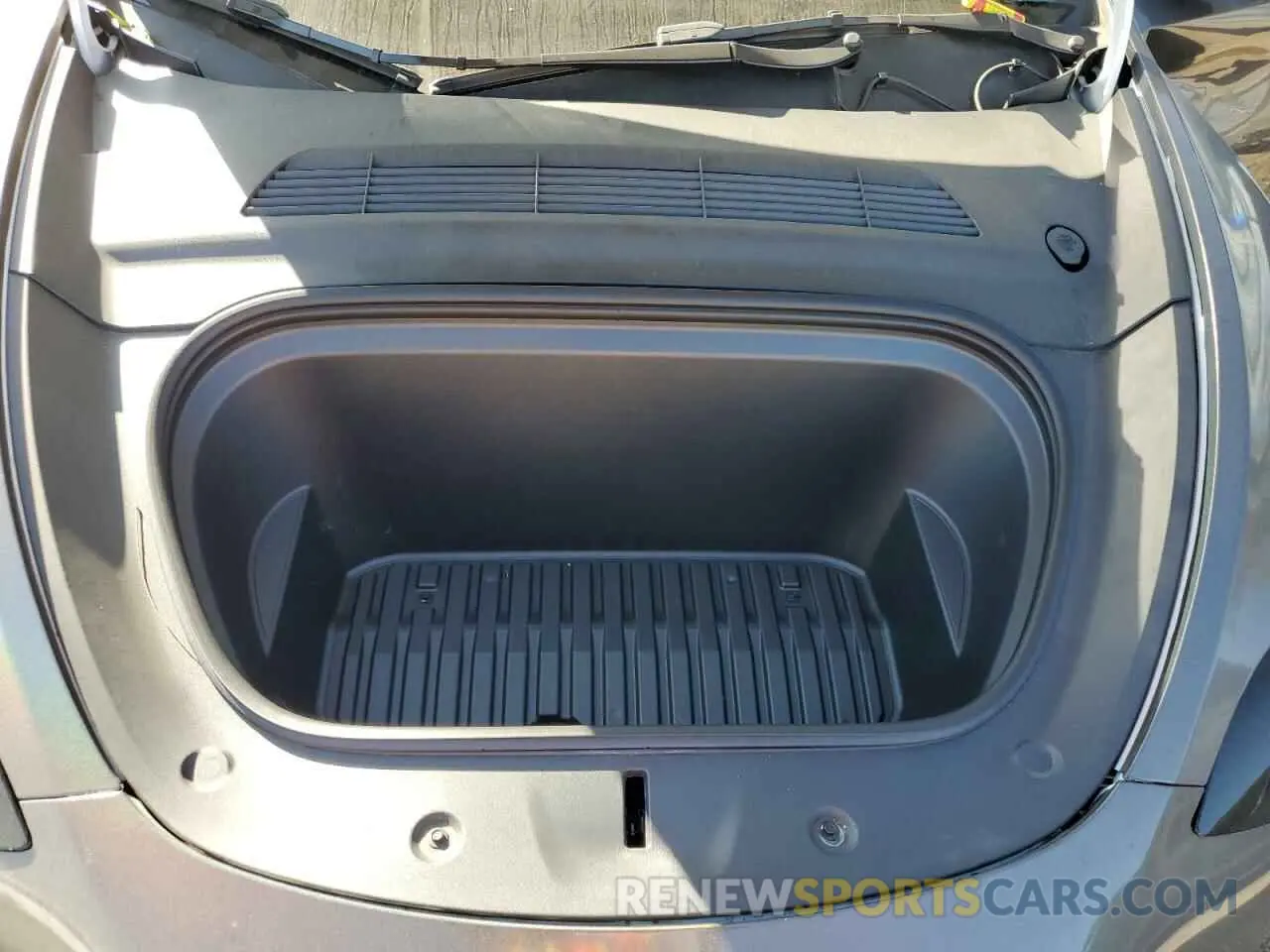 11 Photograph of a damaged car 7SAYGDEF0NF493807 TESLA MODEL Y 2022