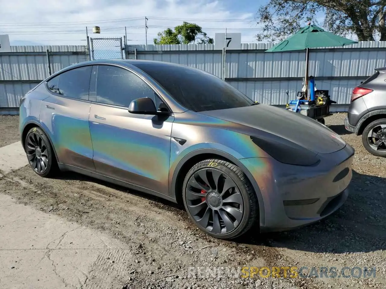 4 Photograph of a damaged car 7SAYGDEF0NF493807 TESLA MODEL Y 2022