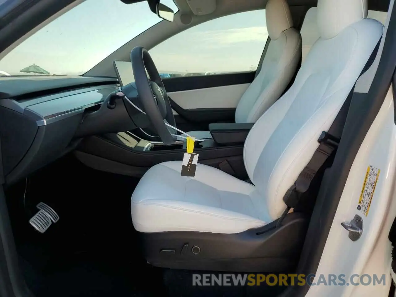 7 Photograph of a damaged car 7SAYGDEF0NF493807 TESLA MODEL Y 2022