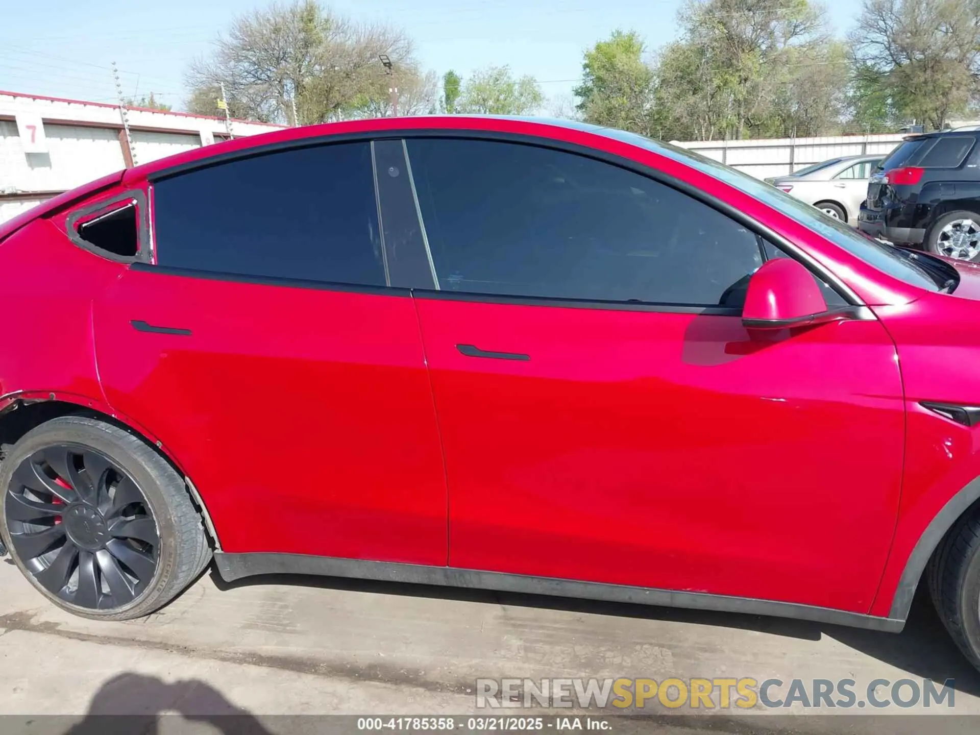 14 Photograph of a damaged car 7SAYGDEF0NF518740 TESLA MODEL Y 2022