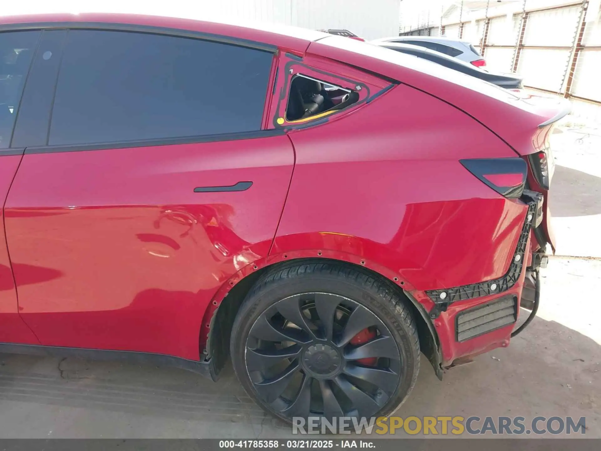 21 Photograph of a damaged car 7SAYGDEF0NF518740 TESLA MODEL Y 2022