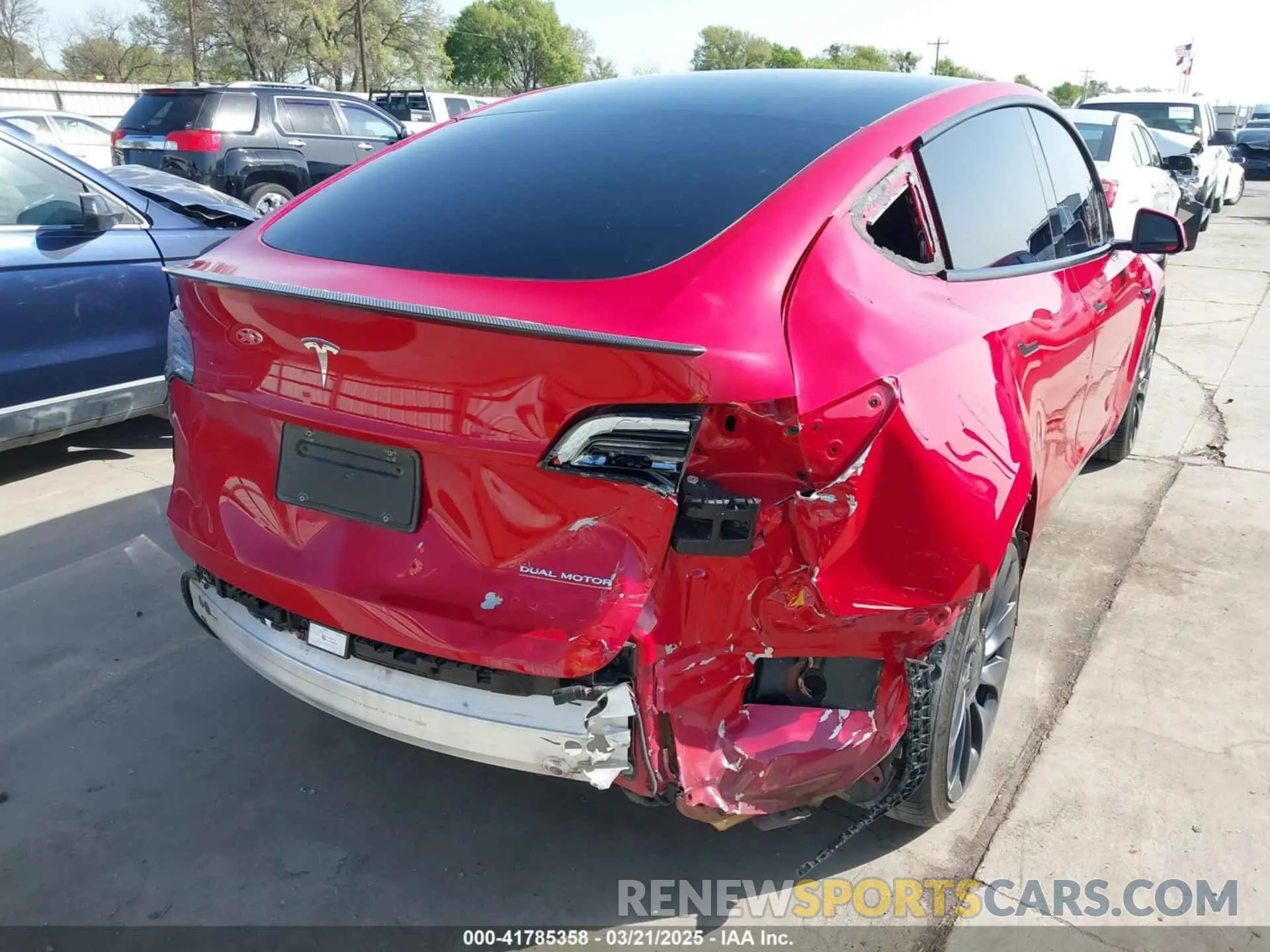 4 Photograph of a damaged car 7SAYGDEF0NF518740 TESLA MODEL Y 2022