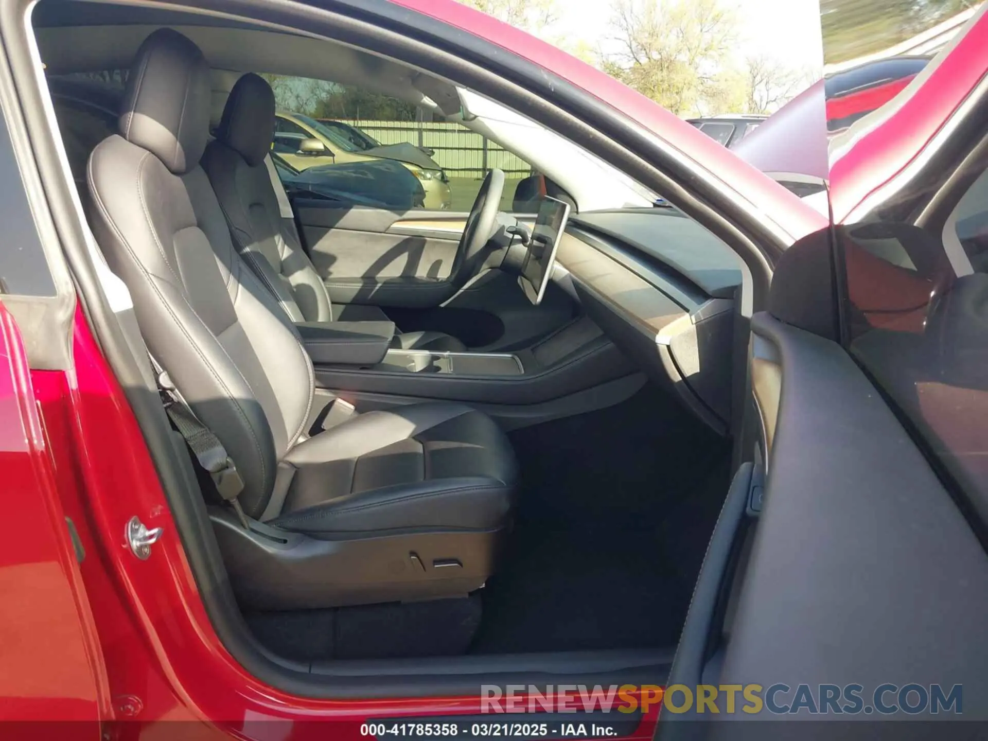 5 Photograph of a damaged car 7SAYGDEF0NF518740 TESLA MODEL Y 2022