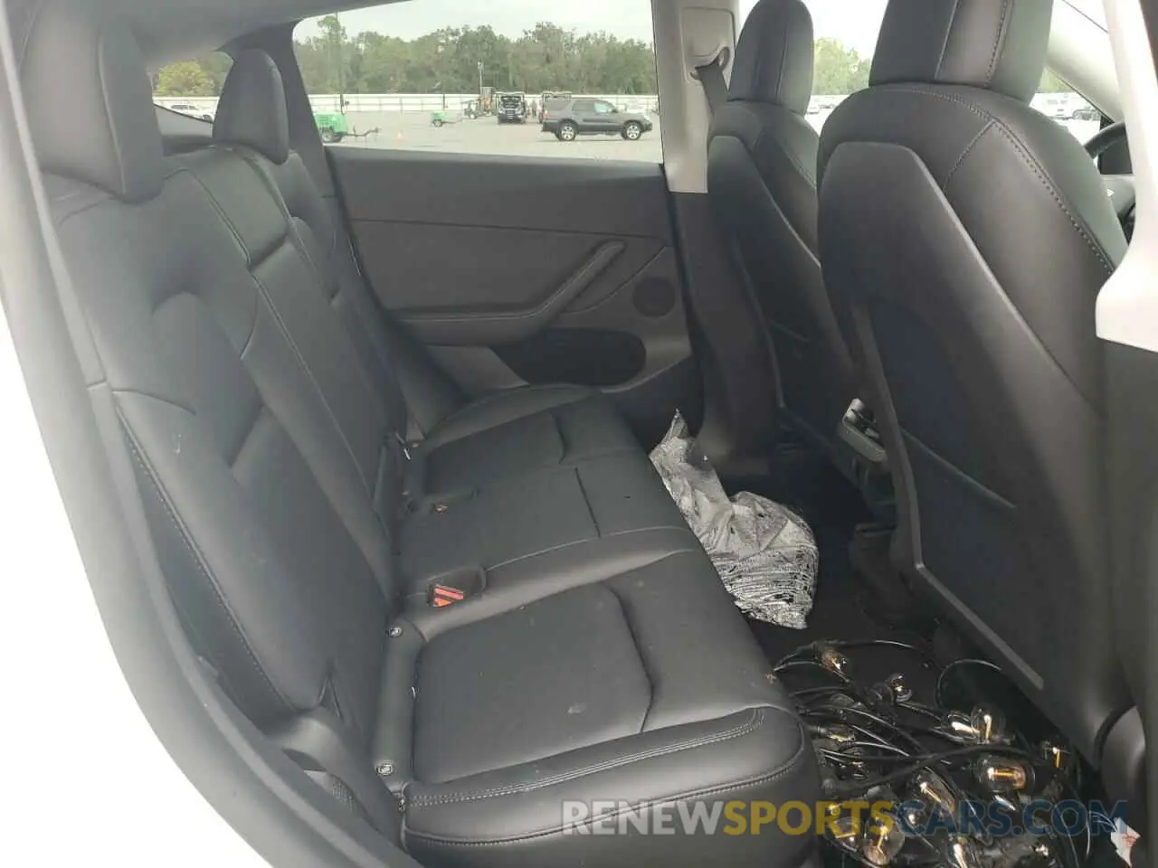 10 Photograph of a damaged car 7SAYGDEF0NF532881 TESLA MODEL Y 2022