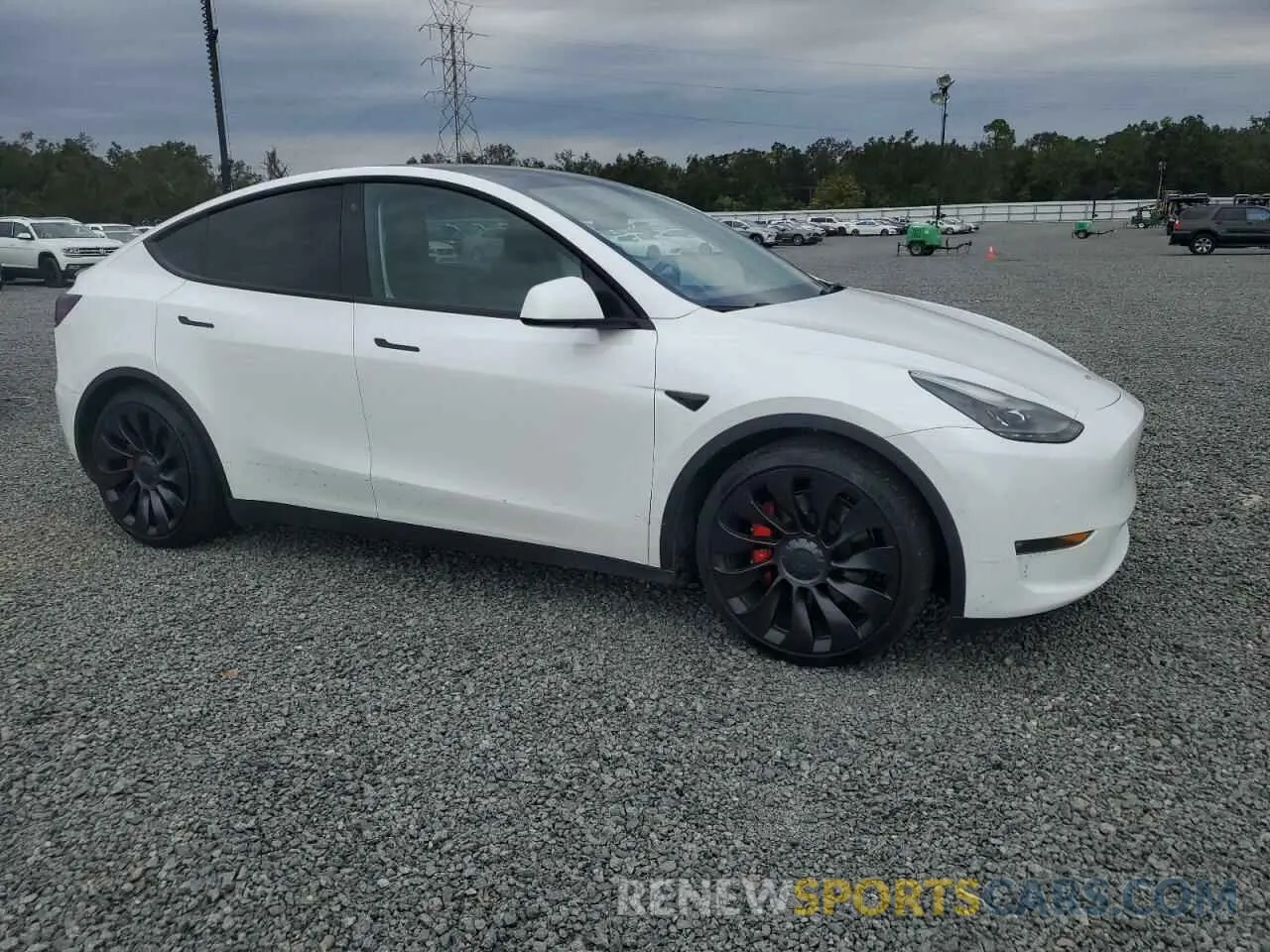 4 Photograph of a damaged car 7SAYGDEF0NF532881 TESLA MODEL Y 2022