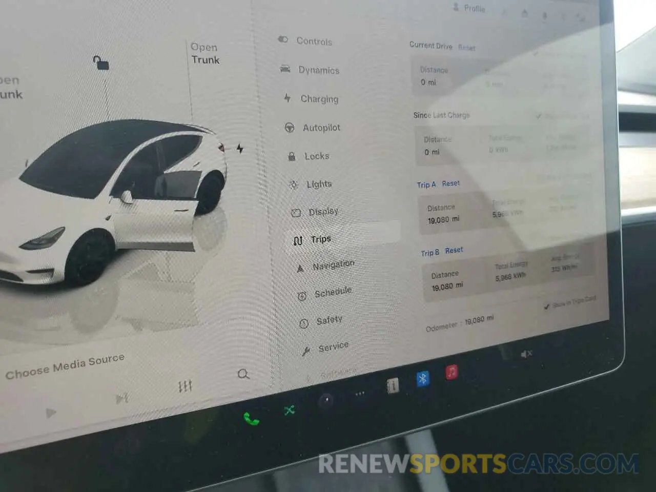 9 Photograph of a damaged car 7SAYGDEF0NF532881 TESLA MODEL Y 2022