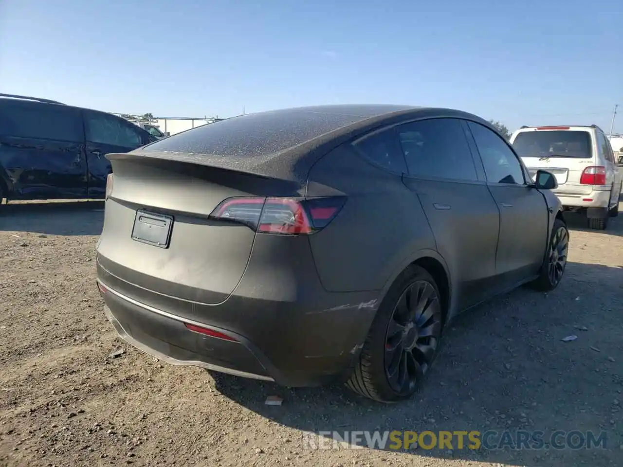 4 Photograph of a damaged car 7SAYGDEF0NF533903 TESLA MODEL Y 2022