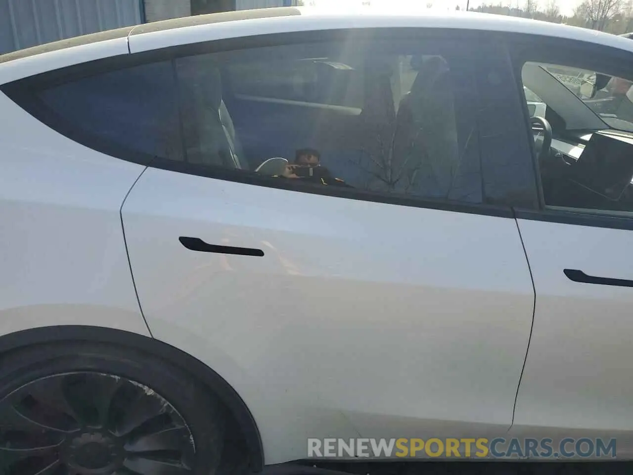 11 Photograph of a damaged car 7SAYGDEF0NF540026 TESLA MODEL Y 2022