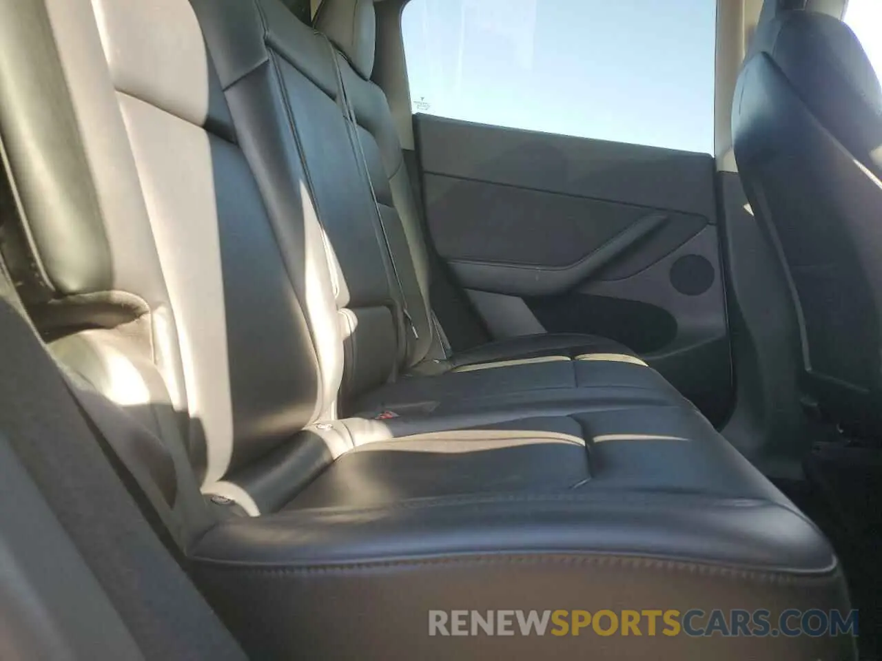 11 Photograph of a damaged car 7SAYGDEF0NF541211 TESLA MODEL Y 2022