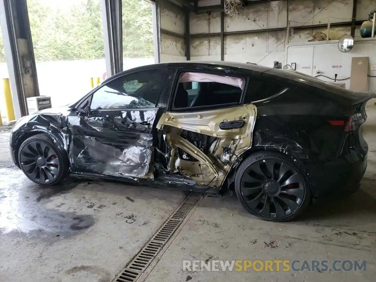 2 Photograph of a damaged car 7SAYGDEF0NF546974 TESLA MODEL Y 2022