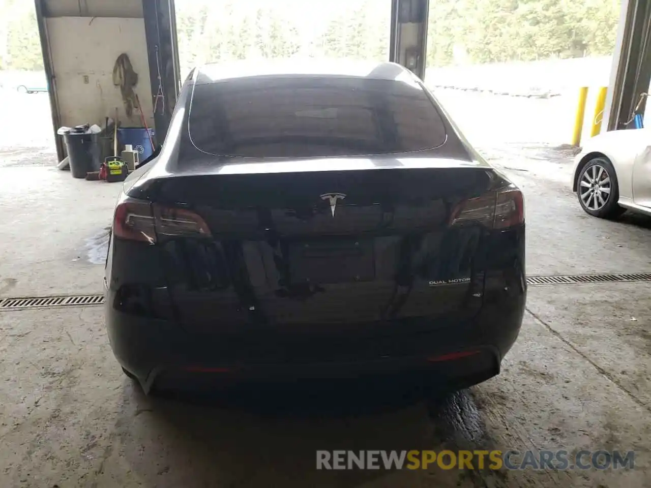 6 Photograph of a damaged car 7SAYGDEF0NF546974 TESLA MODEL Y 2022