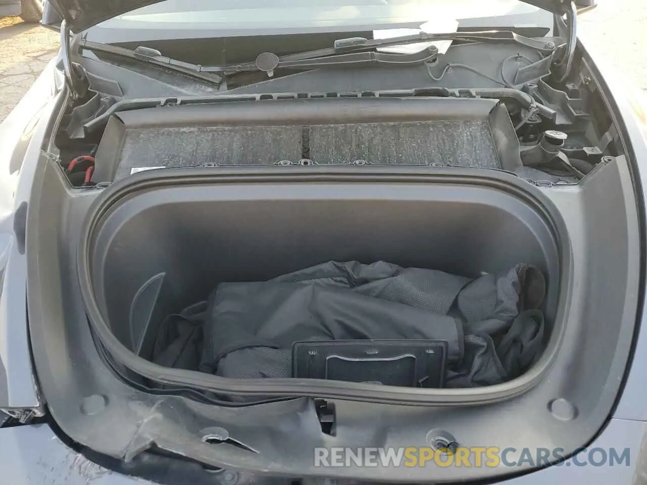11 Photograph of a damaged car 7SAYGDEF0NF555271 TESLA MODEL Y 2022