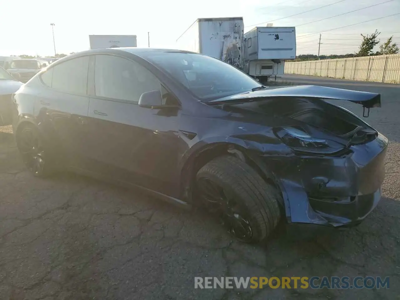 4 Photograph of a damaged car 7SAYGDEF0NF555271 TESLA MODEL Y 2022