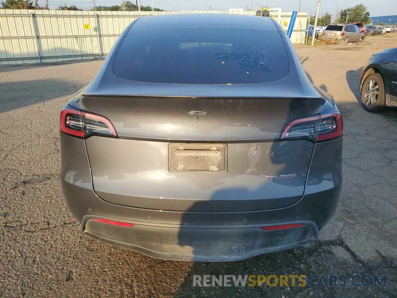 6 Photograph of a damaged car 7SAYGDEF0NF555271 TESLA MODEL Y 2022