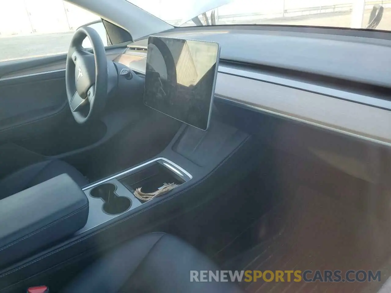 8 Photograph of a damaged car 7SAYGDEF0NF555271 TESLA MODEL Y 2022