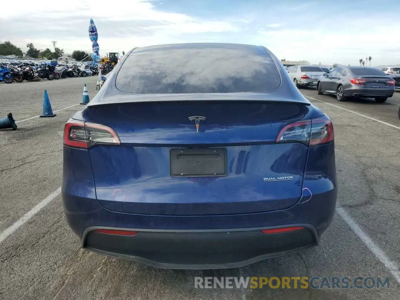 6 Photograph of a damaged car 7SAYGDEF0NF564231 TESLA MODEL Y 2022