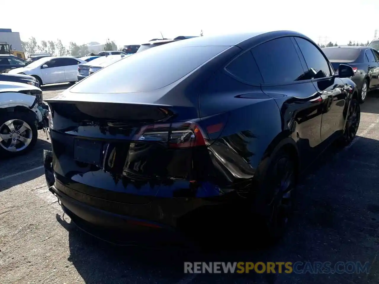 4 Photograph of a damaged car 7SAYGDEF1NF348789 TESLA MODEL Y 2022