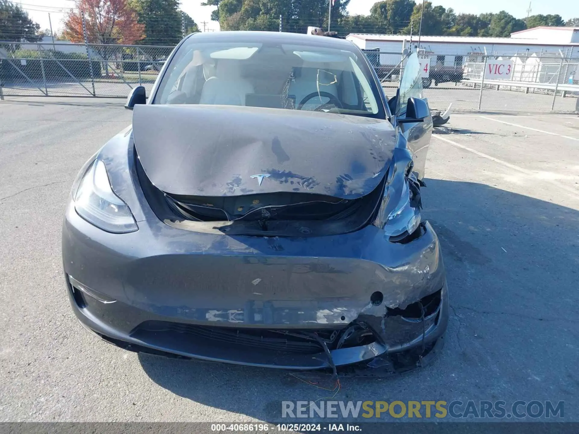 11 Photograph of a damaged car 7SAYGDEF1NF368587 TESLA MODEL Y 2022