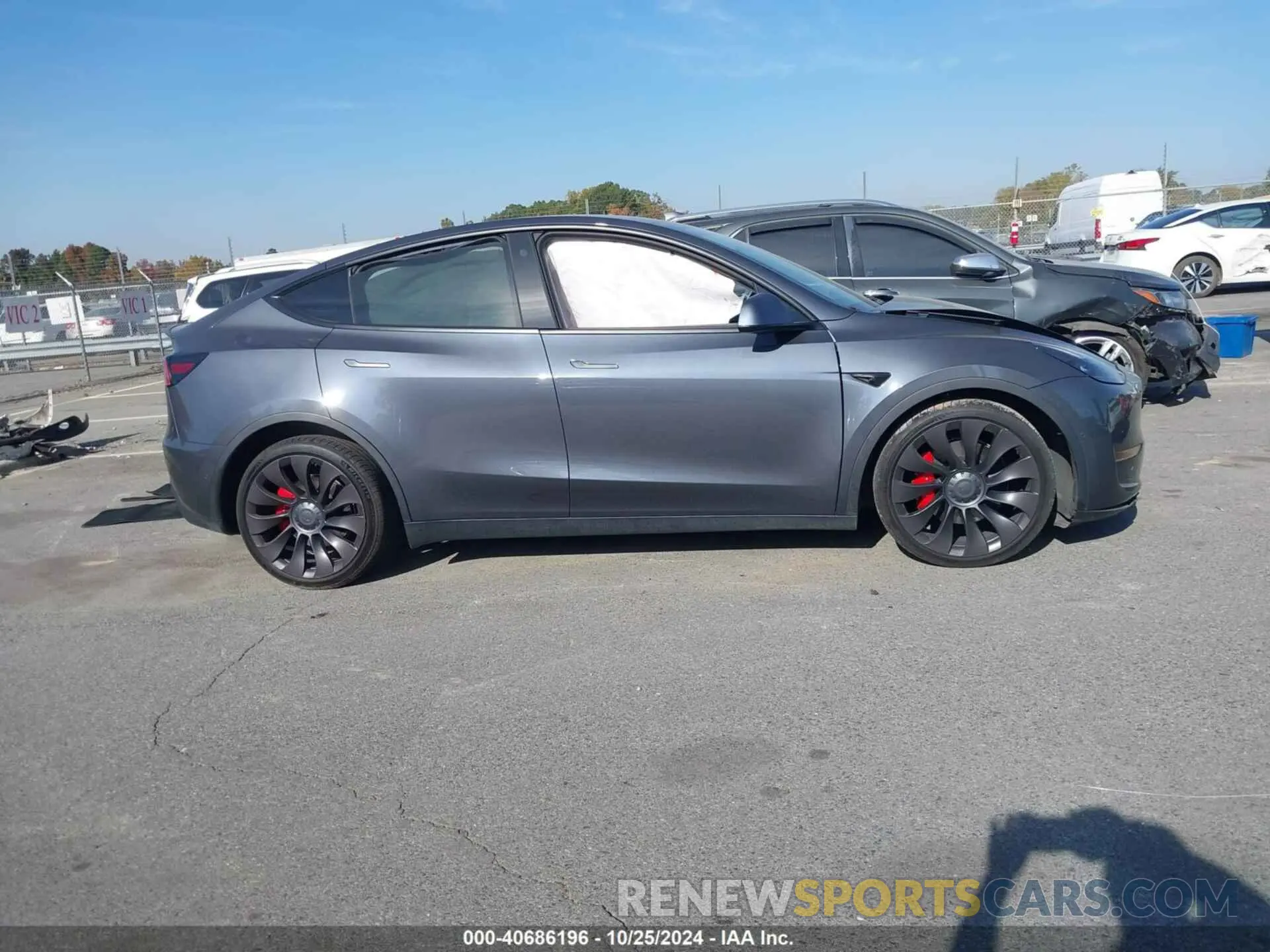 12 Photograph of a damaged car 7SAYGDEF1NF368587 TESLA MODEL Y 2022