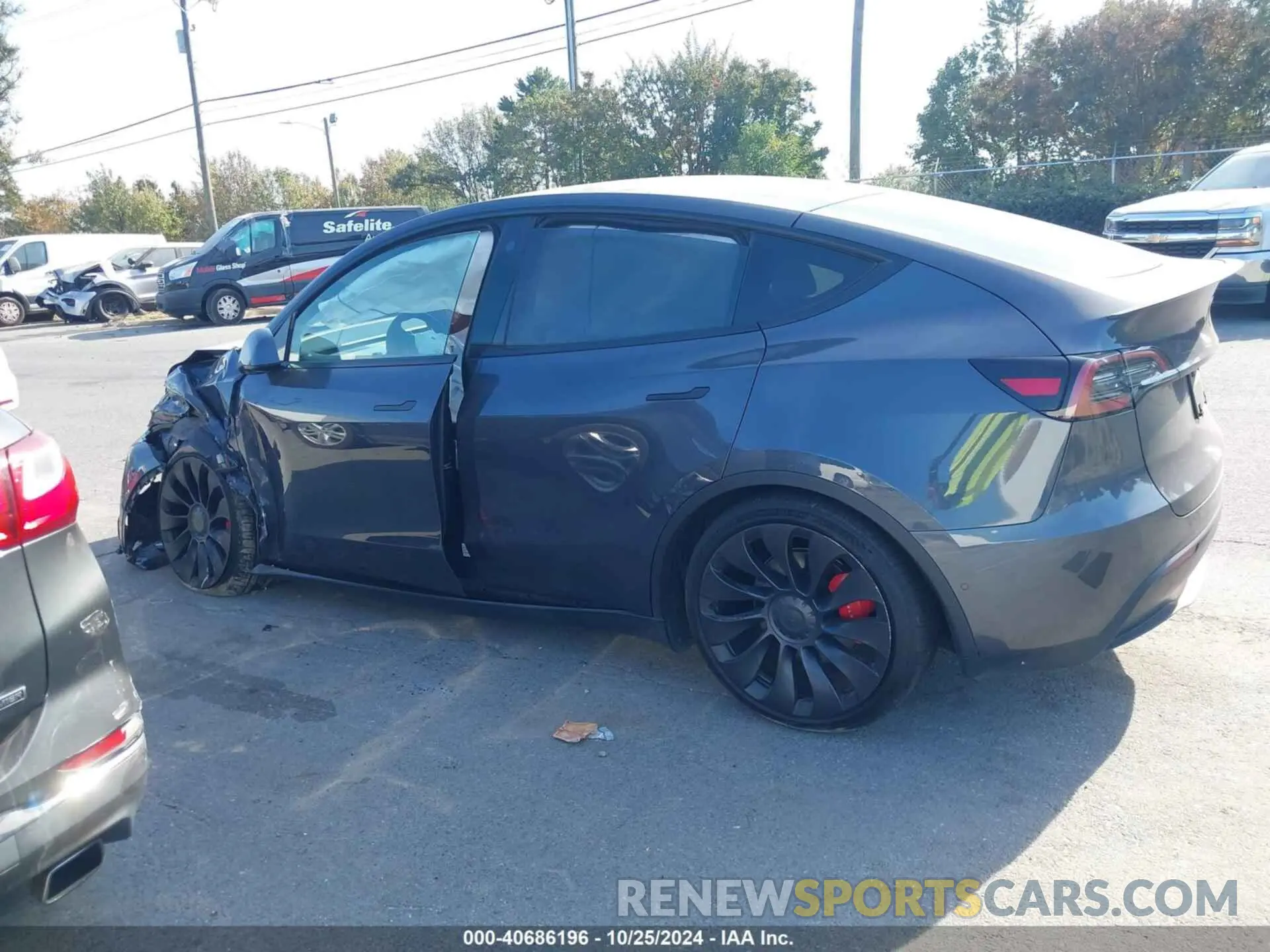 13 Photograph of a damaged car 7SAYGDEF1NF368587 TESLA MODEL Y 2022