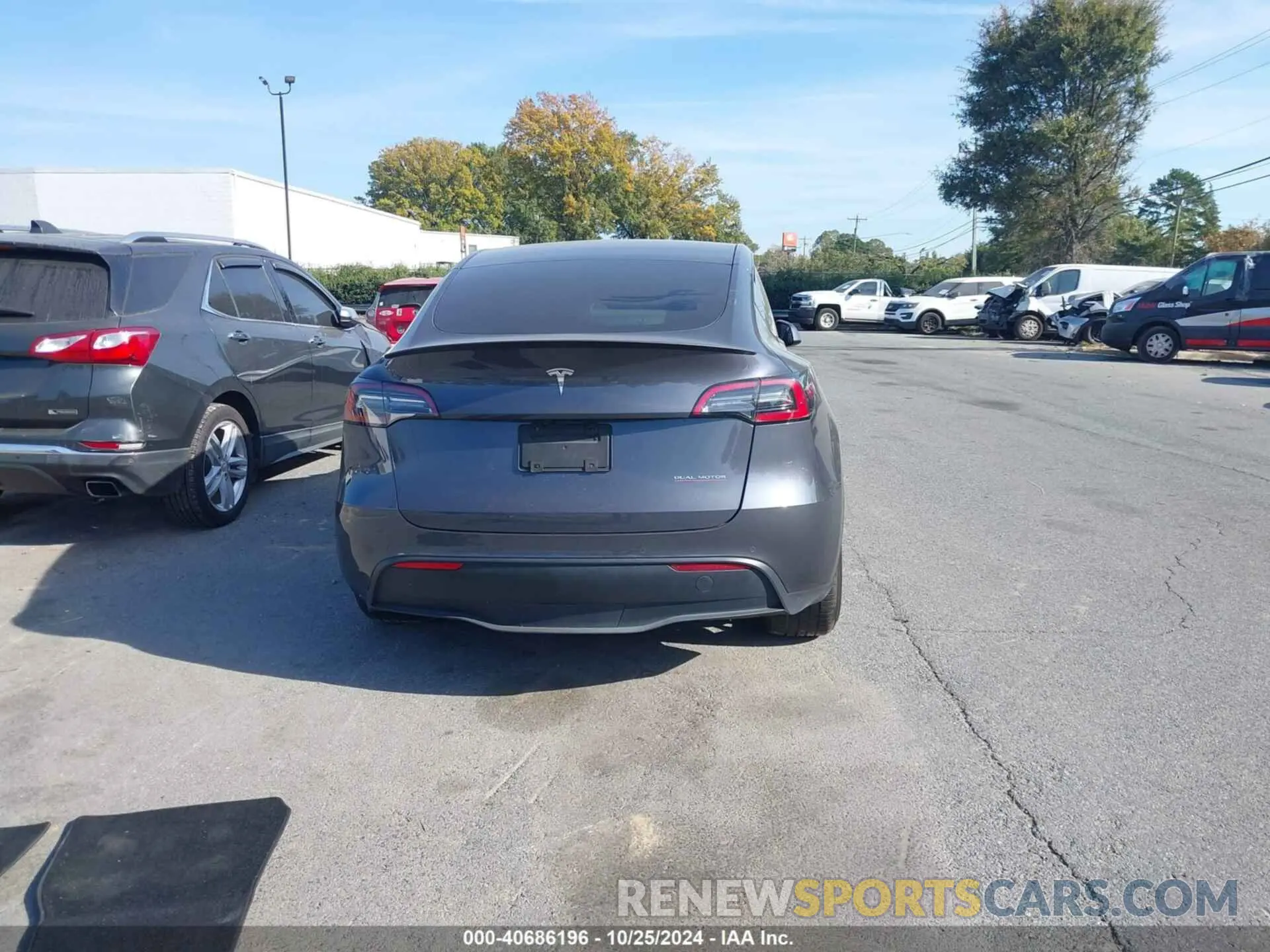 15 Photograph of a damaged car 7SAYGDEF1NF368587 TESLA MODEL Y 2022