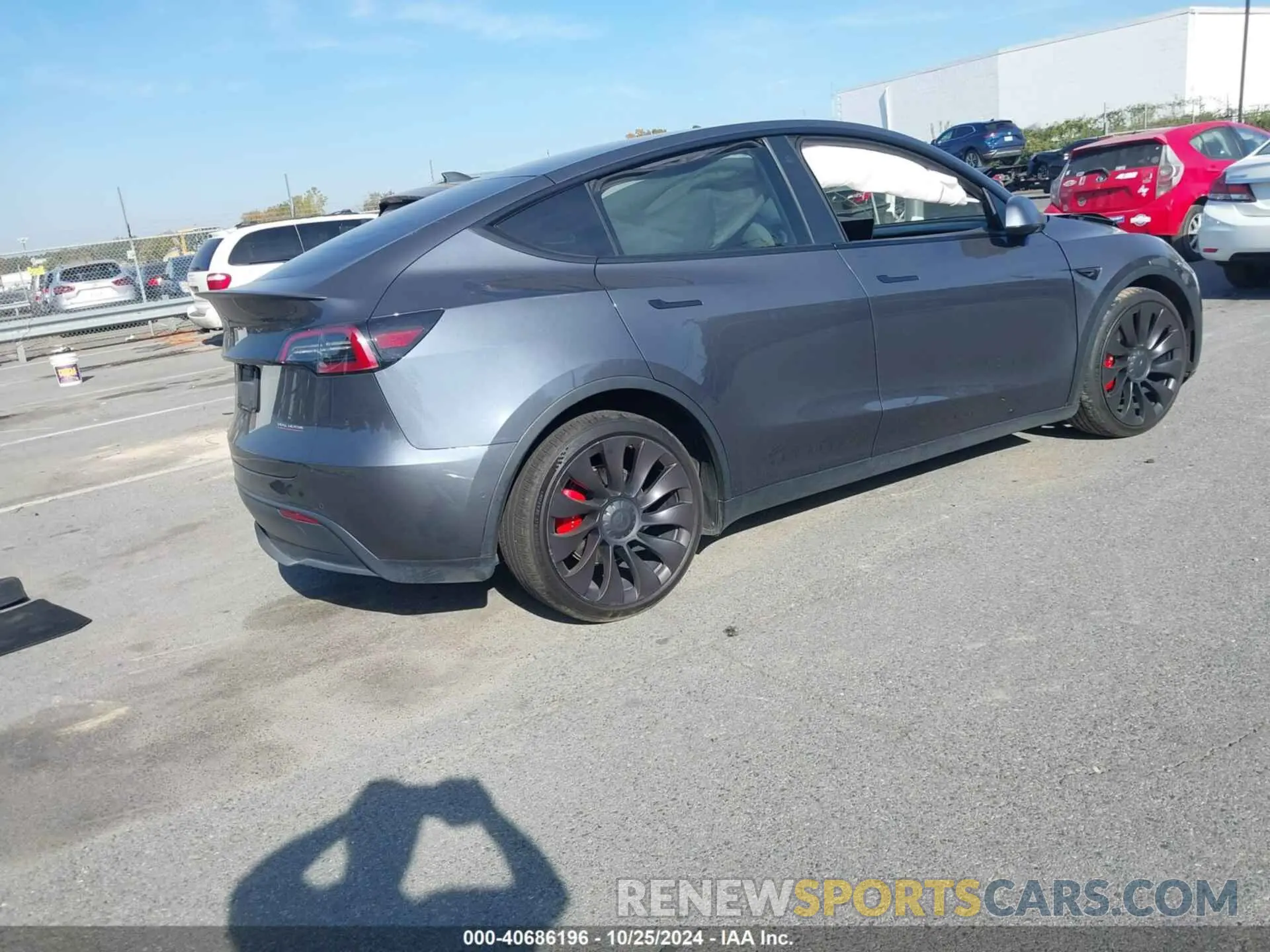 4 Photograph of a damaged car 7SAYGDEF1NF368587 TESLA MODEL Y 2022