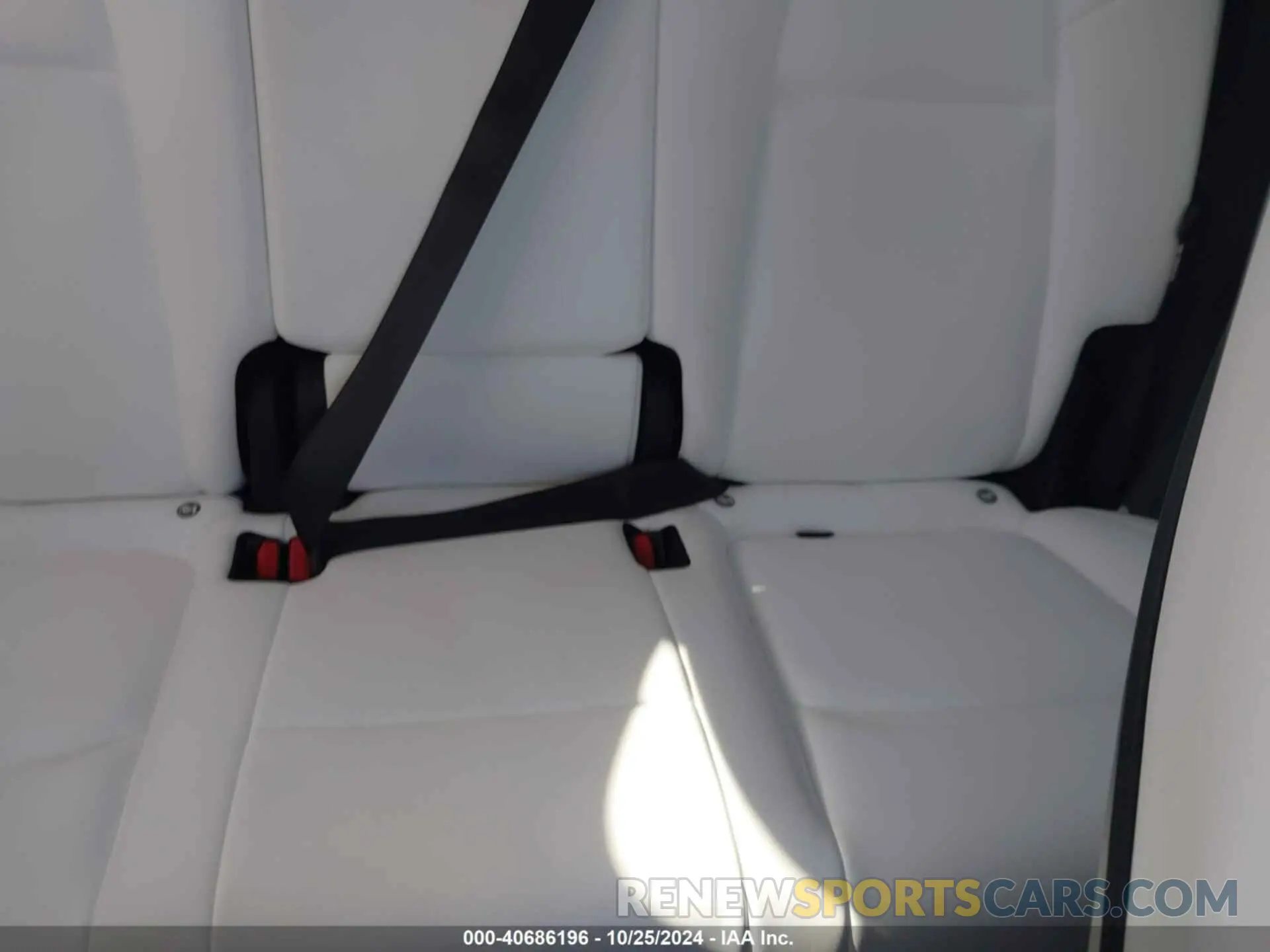 8 Photograph of a damaged car 7SAYGDEF1NF368587 TESLA MODEL Y 2022