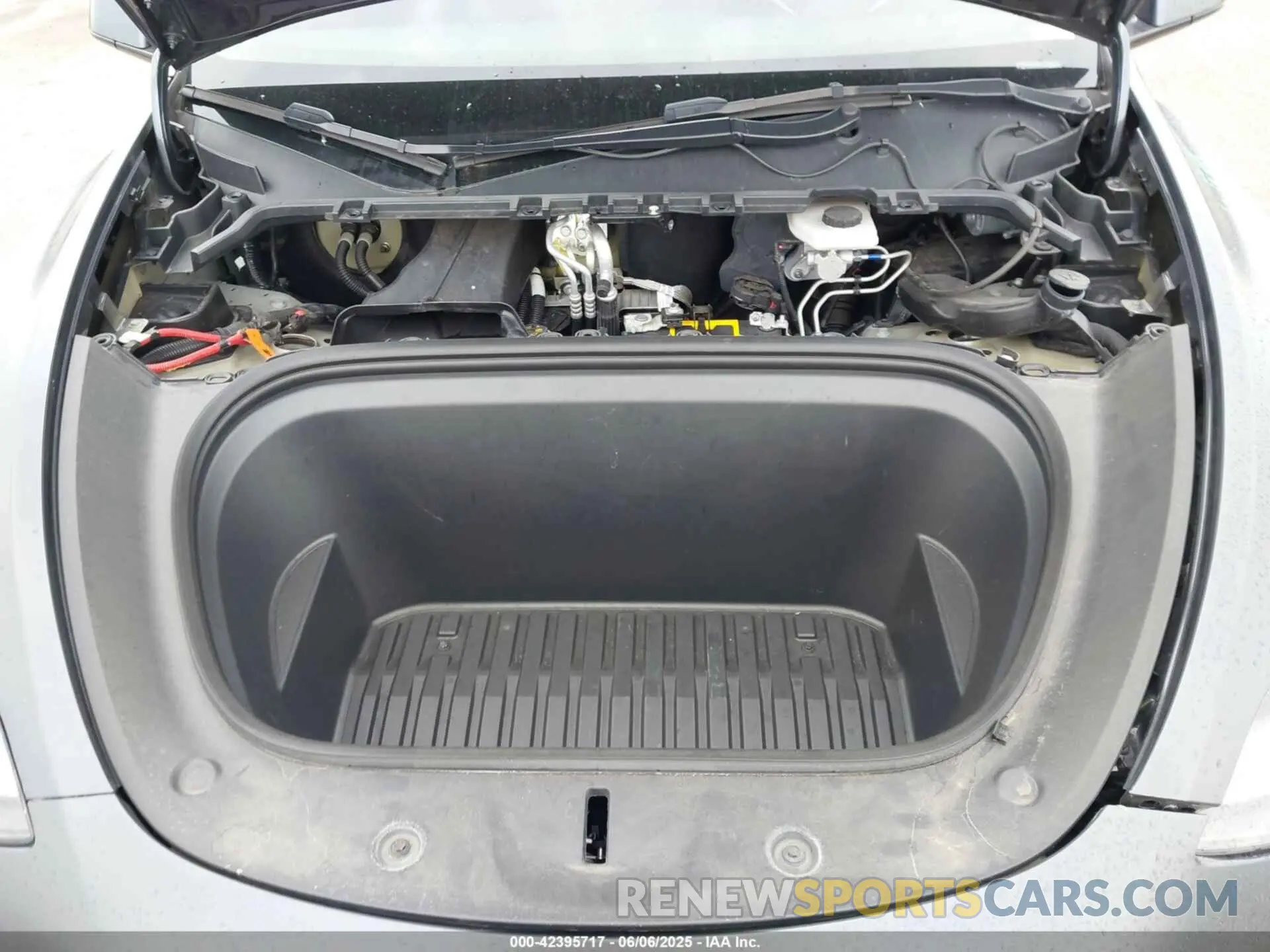 10 Photograph of a damaged car 7SAYGDEF1NF379668 TESLA MODEL Y 2022