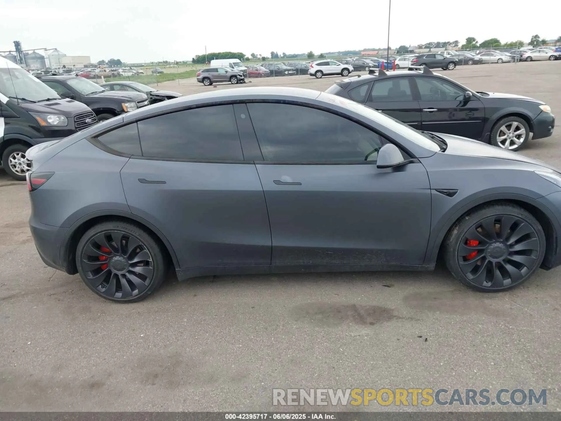13 Photograph of a damaged car 7SAYGDEF1NF379668 TESLA MODEL Y 2022