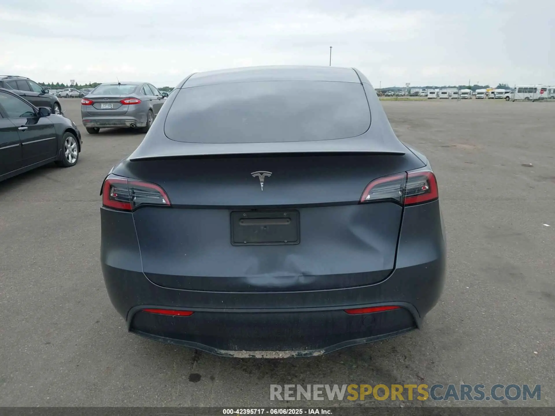 16 Photograph of a damaged car 7SAYGDEF1NF379668 TESLA MODEL Y 2022