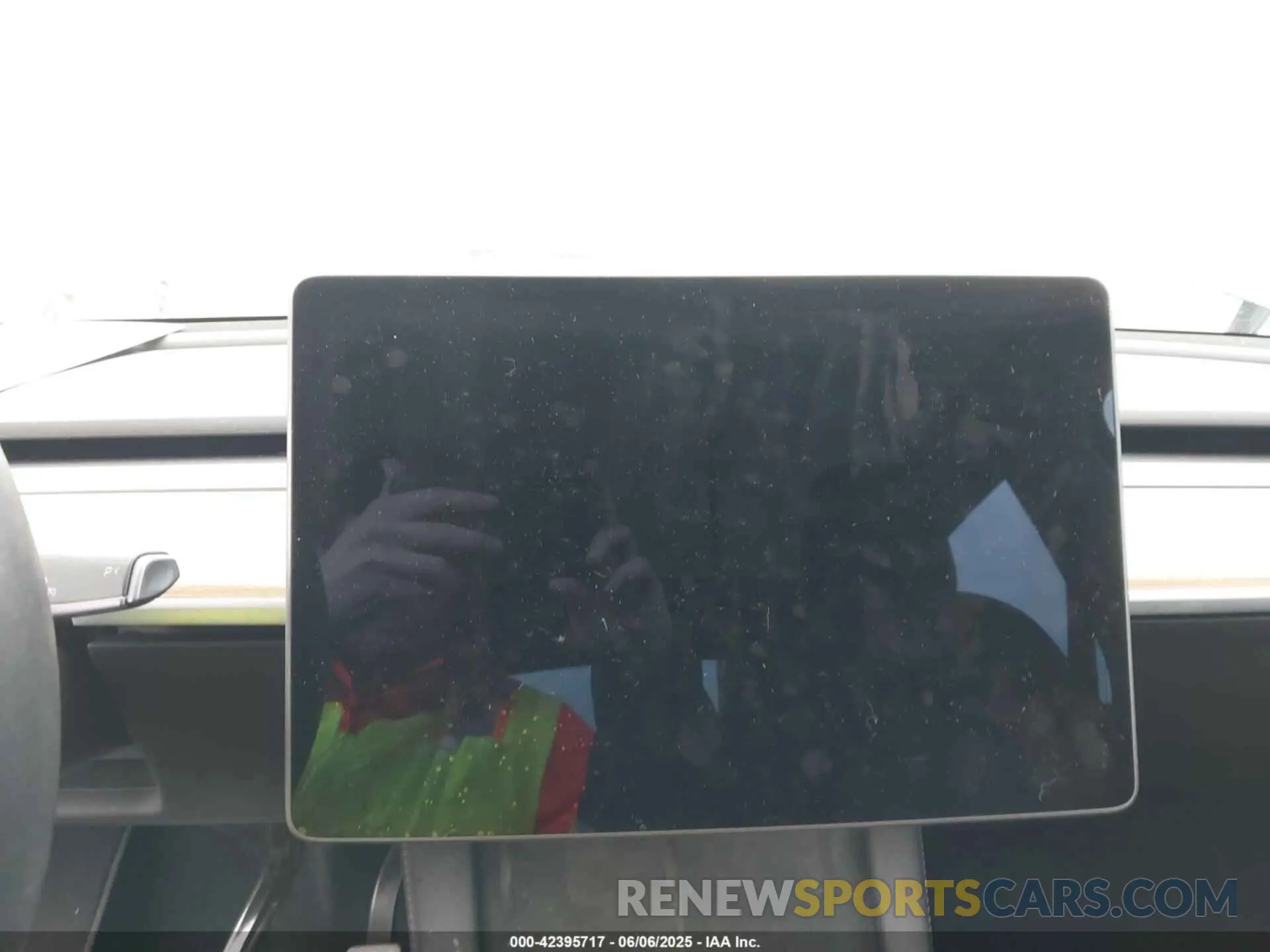 18 Photograph of a damaged car 7SAYGDEF1NF379668 TESLA MODEL Y 2022