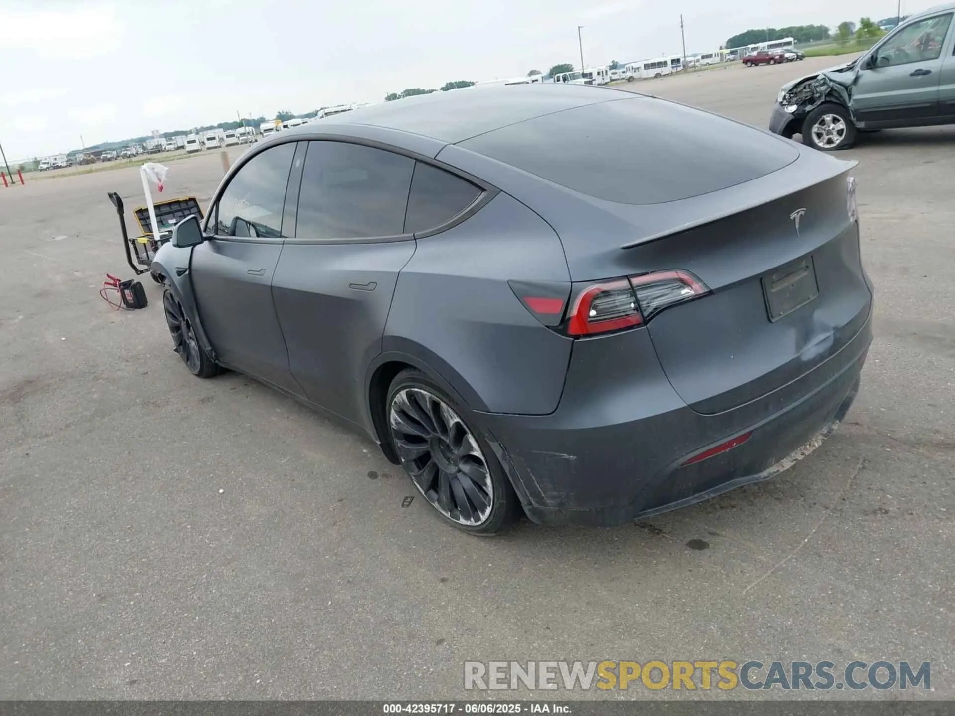 3 Photograph of a damaged car 7SAYGDEF1NF379668 TESLA MODEL Y 2022