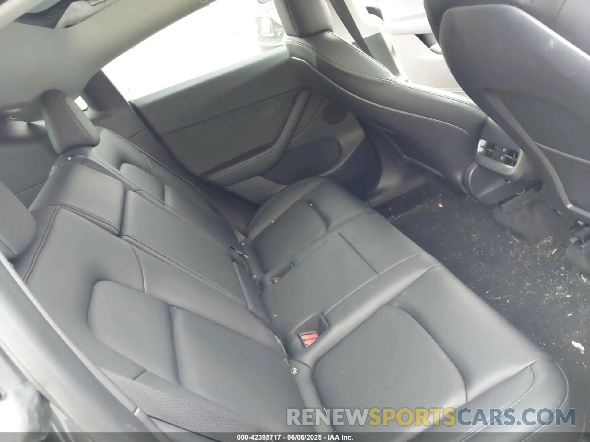 8 Photograph of a damaged car 7SAYGDEF1NF379668 TESLA MODEL Y 2022