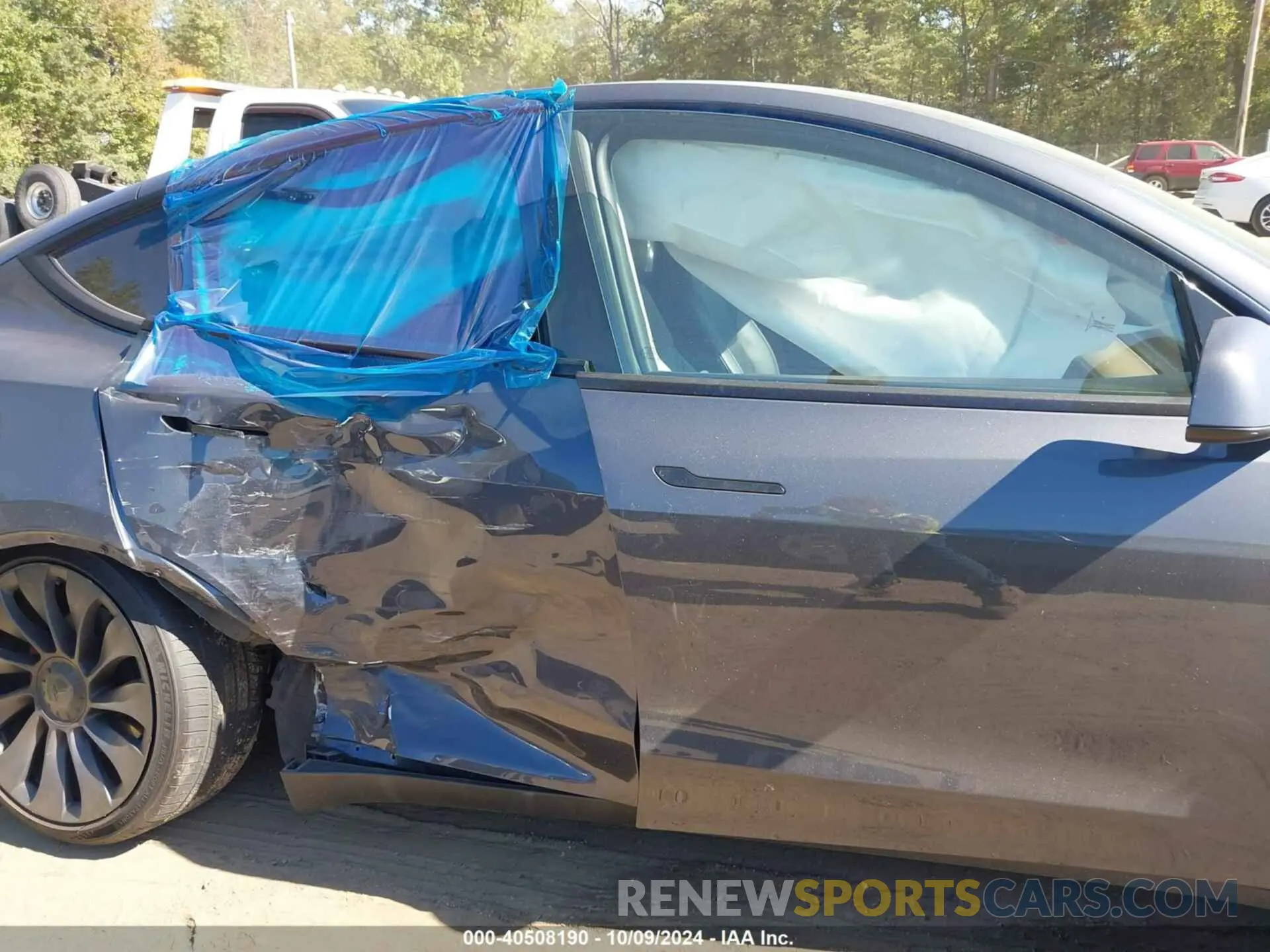 13 Photograph of a damaged car 7SAYGDEF1NF395482 TESLA MODEL Y 2022