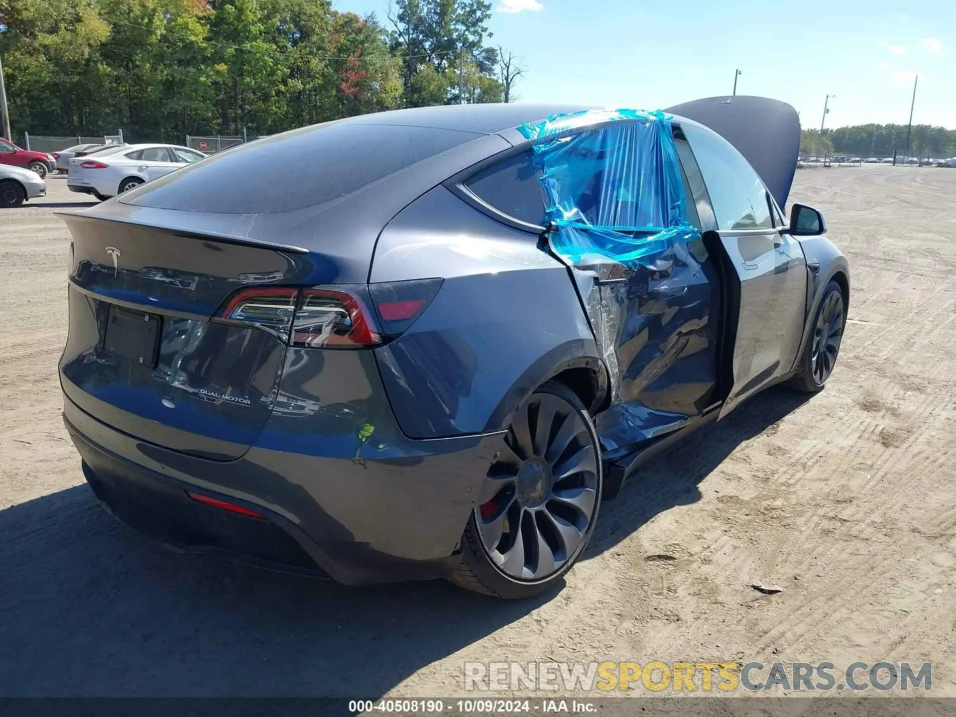4 Photograph of a damaged car 7SAYGDEF1NF395482 TESLA MODEL Y 2022